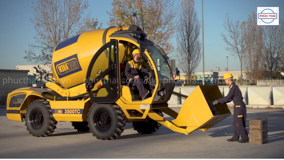 Giá máy trộn bê tông tự nạp liệu